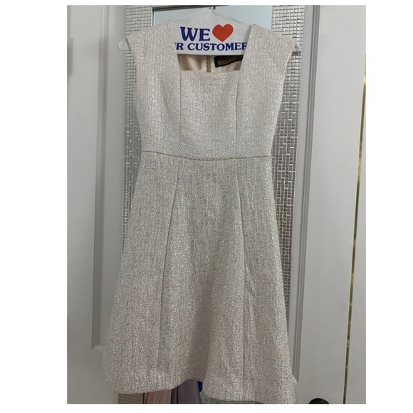 Cute dress for services - Picture 1 of 2